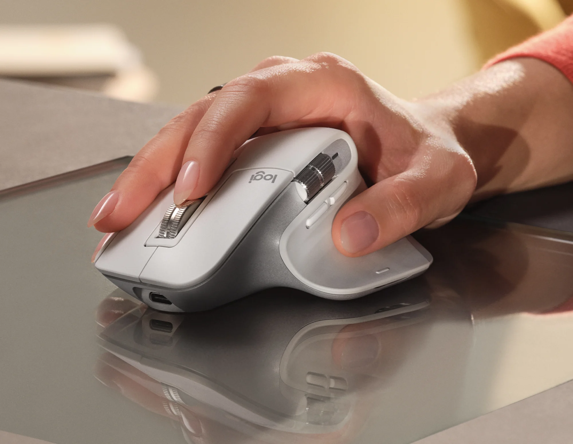 Logitech MX Master 3S Ergonomic form and comfort