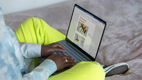 Surface Laptop Go - работайте вместе над проектами и общайтесь с друзьями, близкими и коллегами, где бы Вы ни были
