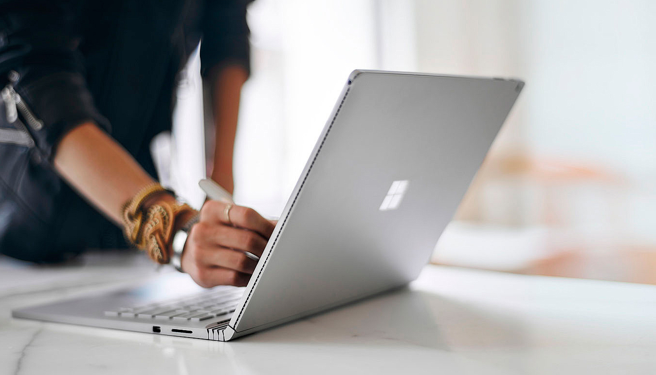 Microsoft представил Surface Book - ноутбук, созданный для профессионалов